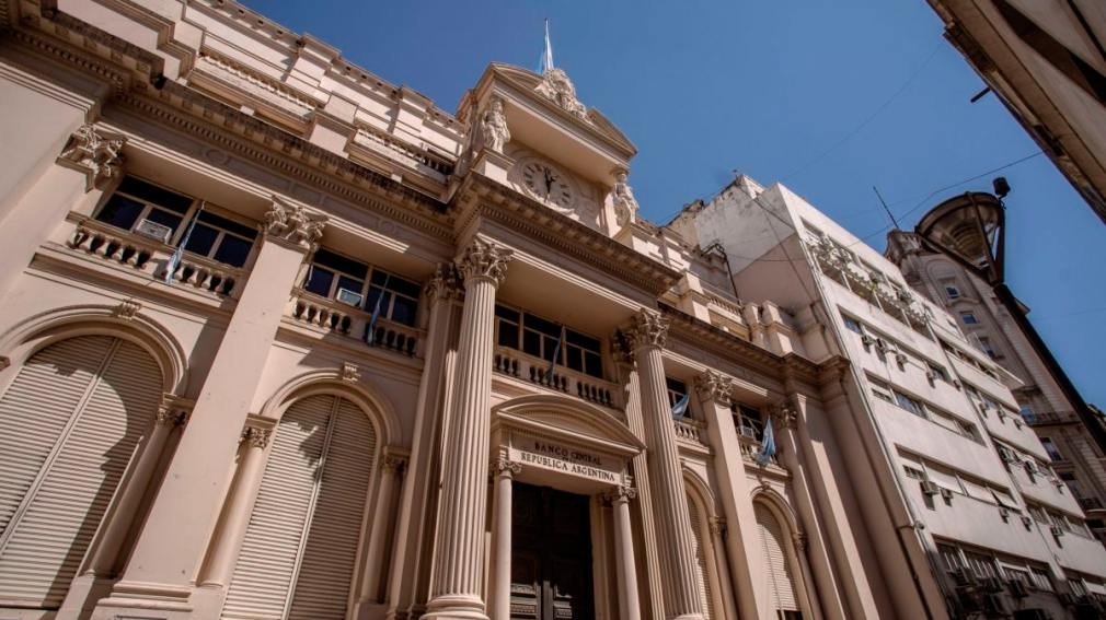 "El Banco Central tiene 8 mil millones de dólares de reserva negativa"