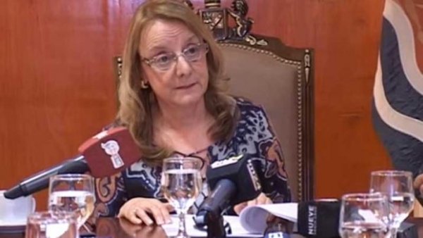 Alicia Kirchner: "Tengo una provincia quebrada"