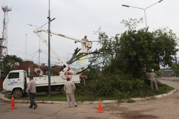 La emergencia eléctrica aportó dramatismo ante el temporal en el Chaco.