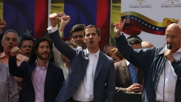 Venezuela: Juan Guaidó juró como presidente encargado