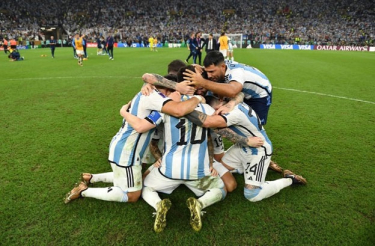 Estaba borracho y abrió un matafuegos al final de "Muchachos"