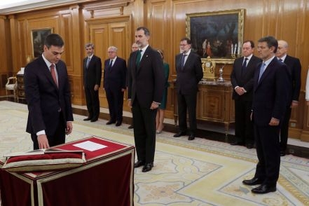 El socialista Sánchez asumió como nuevo presidente del gobierno español