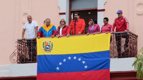 Maduro: “Aquí no se rinde nadie, vamos al combate”