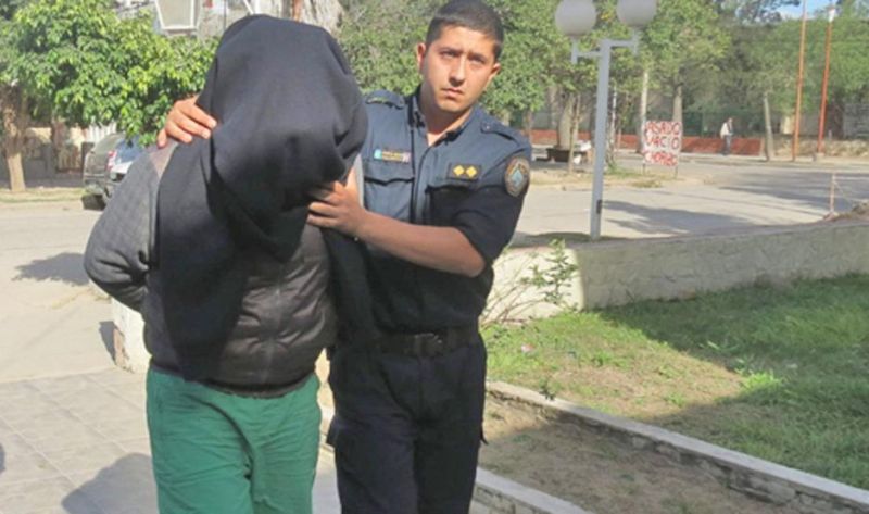 Su hija tenía gusanos en la cabeza, pero él echó a la enfermera