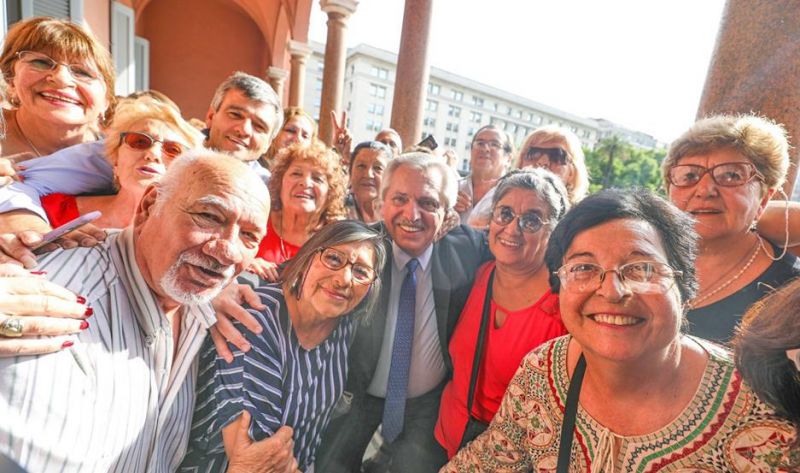 Jubilados cobrarían el aumento de marzo con suma fija a establecer