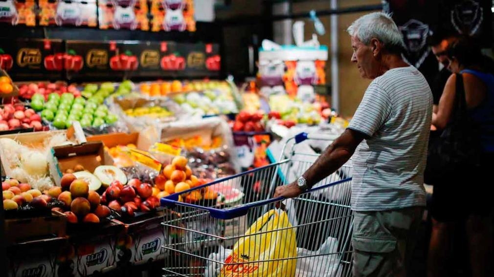 Devolución del IVA: 10 claves para el reintegro del 21% en compras con tarjetas de débito