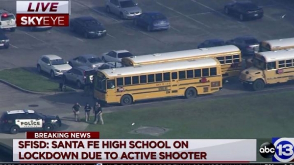 Al menos 8 muertos por un tiroteo en una escuela de Texas