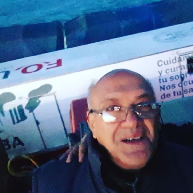 Venían a Santiago para dar una práctica social-educativa, chocaron y falleció el conductor