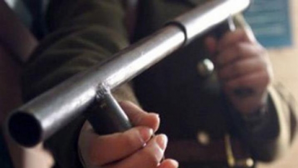 Tres menores demorados con una tumbera en su poder