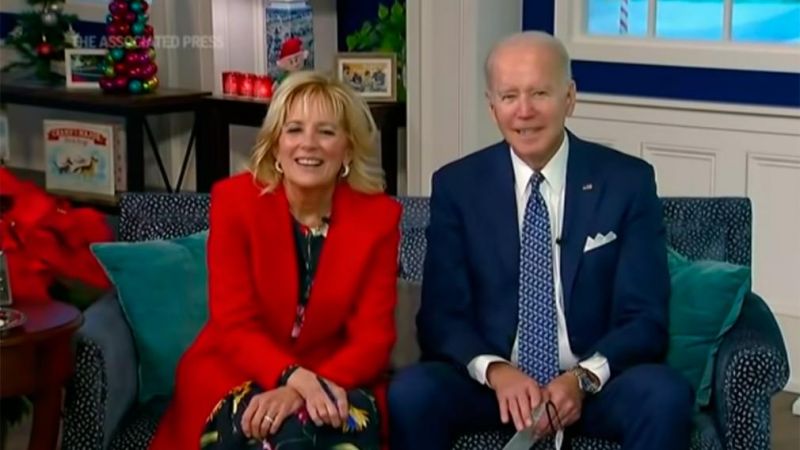 Insultaron a Joe Biden durante una llamada navideña y su impensada reacción se volvió viral