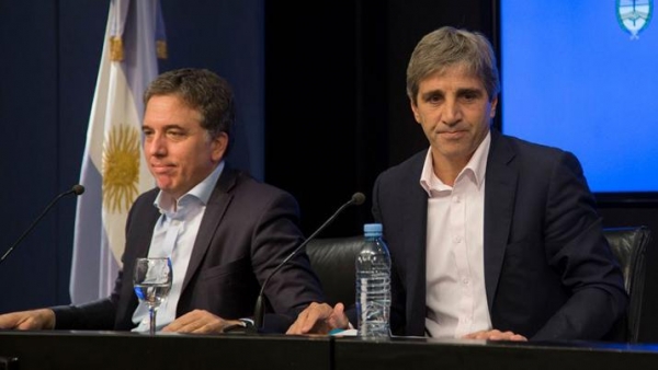Dujovne y Caputo brindaron una conferencia de prensa