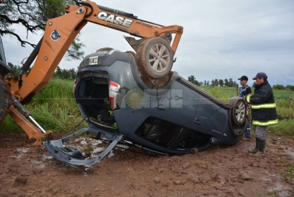 Tragedia en medio de la emergencia: una familia se ahogó al volcar en un canal
