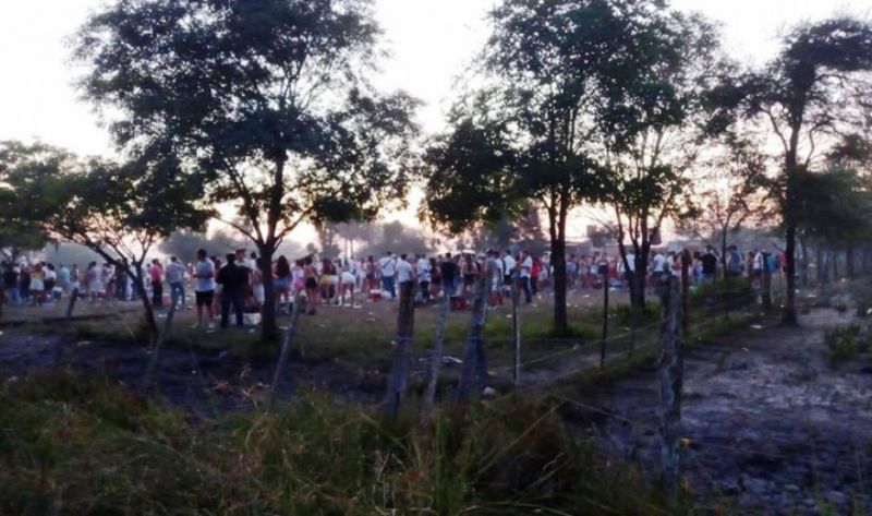 Detuvieron a dos sujetos por intentar "coimear" a la policía en una fiesta de 3 mil personas
