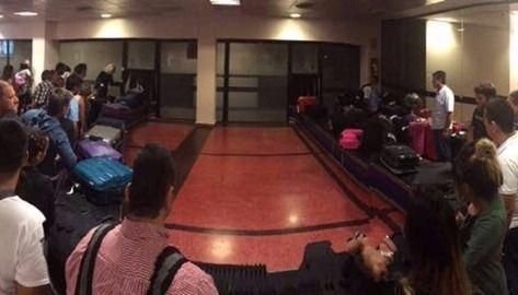 Aeropuerto Güemes: caos en la madrugada en el arribo de un vuelo internacional