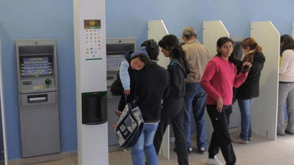 Administración pública y municipales de Capital y La Banda cobran el 30