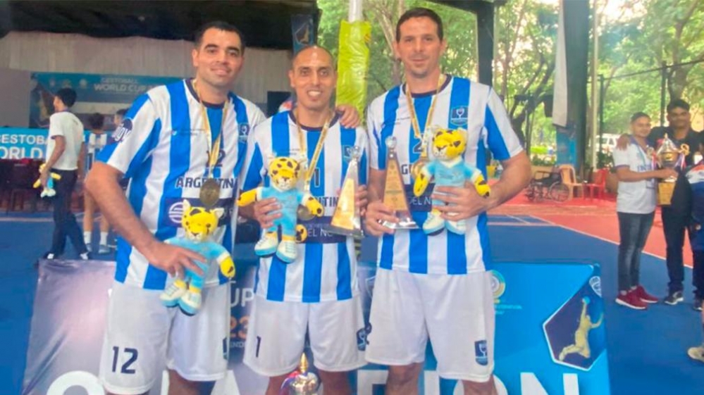 Con la presencia de tres santiagueños, Argentina se consagró doble campeón mundial en cestoball