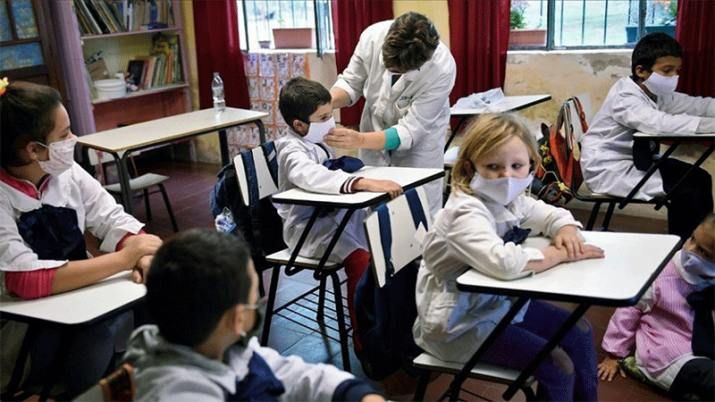 Países de Europa y Asia reabrirán colegios pese a la propagación del coronavirus