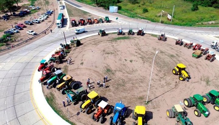 Tractorazos del campo en contra de las retenciones