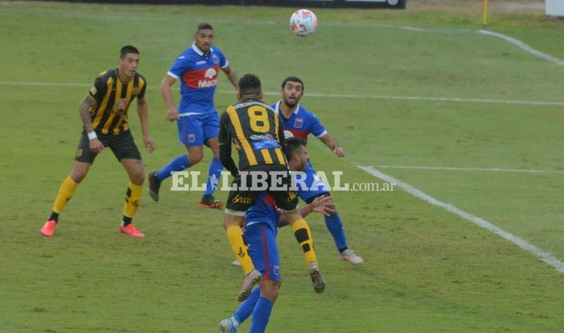 Goleada de Mitre en el 8 de Abril: Derrotó 4 a 2 a Tigre
