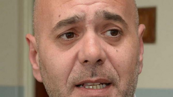 Fútbol, batahola, ladrillazos y un policía puede perder un ojo