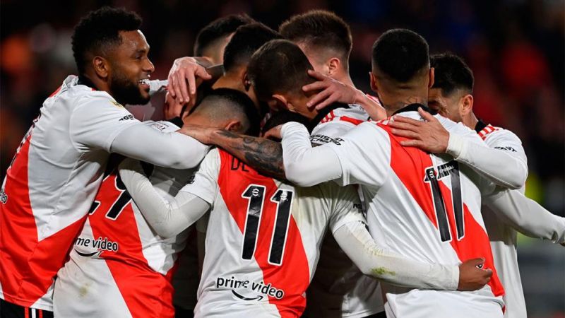 River va por otra alegría ante Arsenal para seguir prendido
