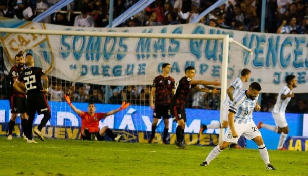 River perdió por goleada en Tucumán y complicó su pase a la semifinal