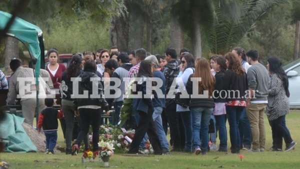 En medio de un profundo dolor despidieron los restos de Lucía Hoyos