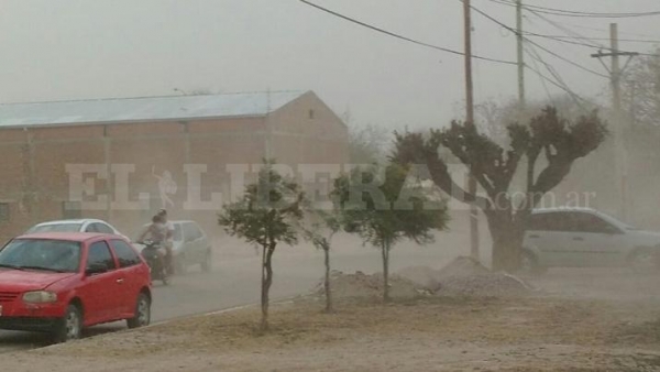 Fuertes ráfagas de viento azotan al interior provincial