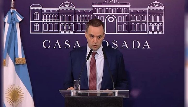 Adorni advirtió: "Este 1% de inflación diaria nos deja inmersos en una hiperinflación"