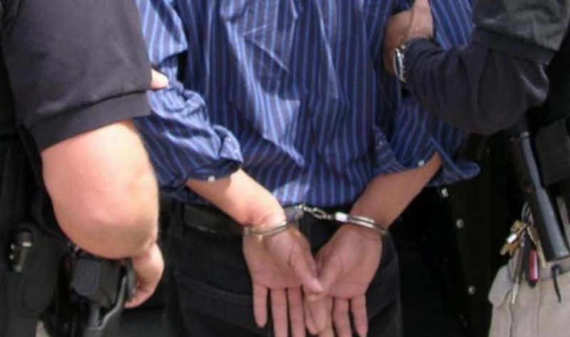 Detienen a un hombre acusado de abusar de su hijastra, de 14 años