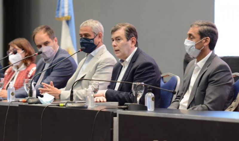 Zamora y Ferraresi firmaron convenios y abrieron sobres de licitación para obras de viviendas