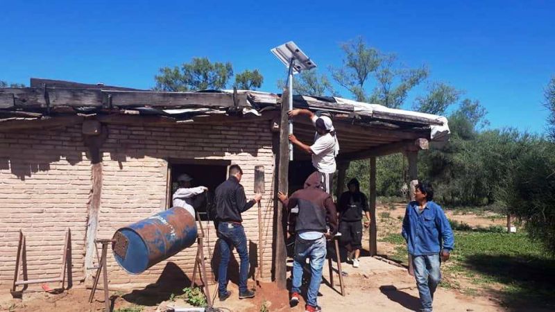 Continua la entrega de paneles solares a la zona rural de Pampa de los Guanacos.