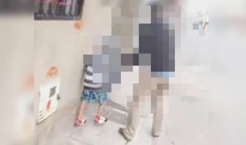Un niño de 5 años no se quería bañar y su mamá le pegó con un fierro