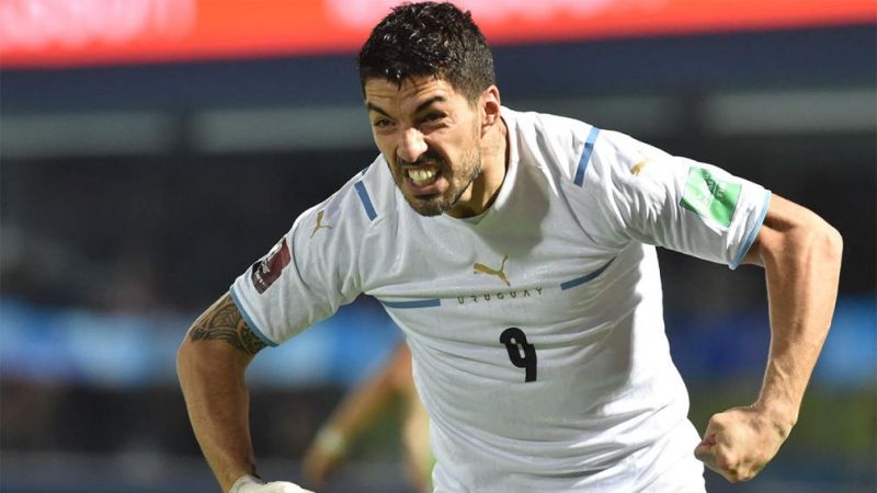 Uruguay venció a Paraguay en un duelo clave y quedó en zona de clasificación