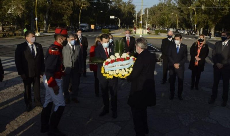 El gobernador Zamora llevó adelante el acto oficial por el aniversario 468 de Santiago