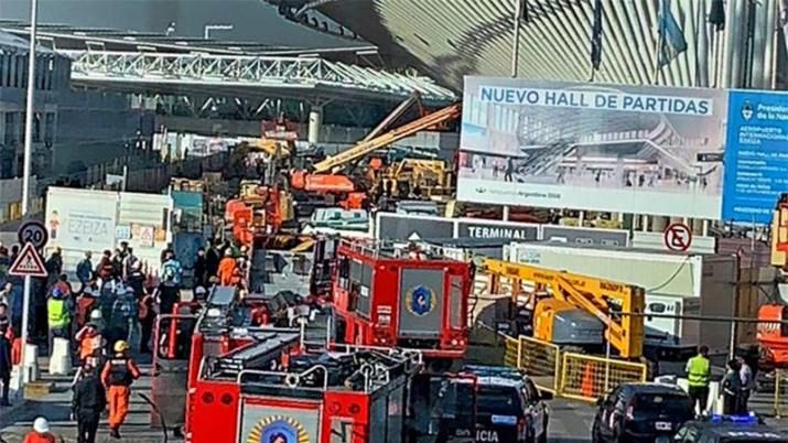 Aeropuerto de Ezeiza: al menos un obrero muerto por la caída de andamios