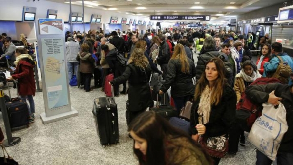 Hay 32 vuelos cancelados en Aeroparque y Ezeiza por el paro en Aerolíneas