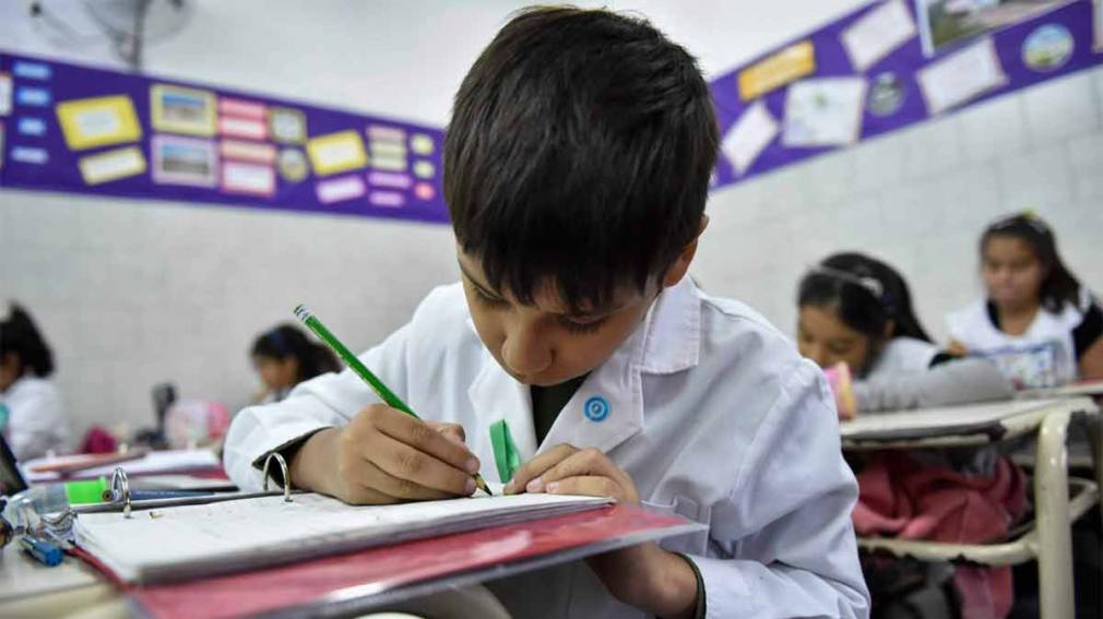 El Gobierno confirmó que buscará penar el adoctrinamiento en las escuelas