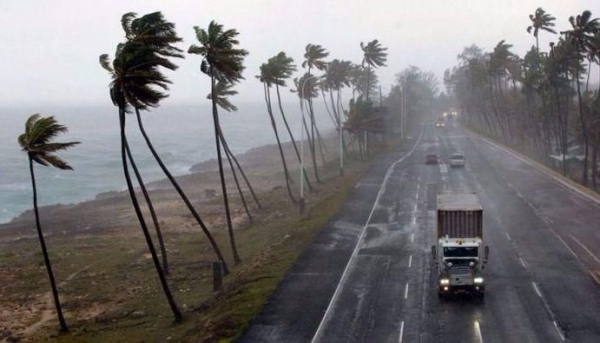 El huracán Irma es categoría 5 y superó la potencia de Harvey: ya tocó el Caribe