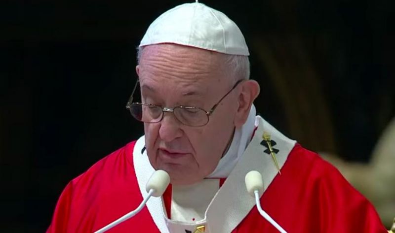 A puertas cerradas, el papa Francisco celebró la misa del Domingo de Ramos