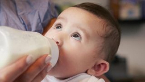 En el mundo se gastan 302 mil millones de dólares al año por no amamantar
