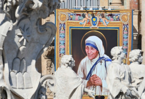 El Papa Francisco proclamó “santa" a la madre Teresa de Calcuta