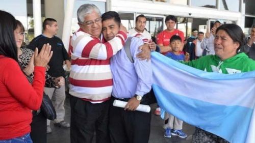Santiagueño se recibió de médico clínico en Cuba