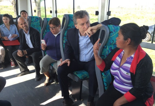 Para la foto: el viaje en colectivo de Macri por Pilar era una puesta en escena