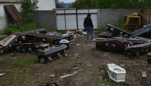 Denuncian que una banda comercia con cadáveres