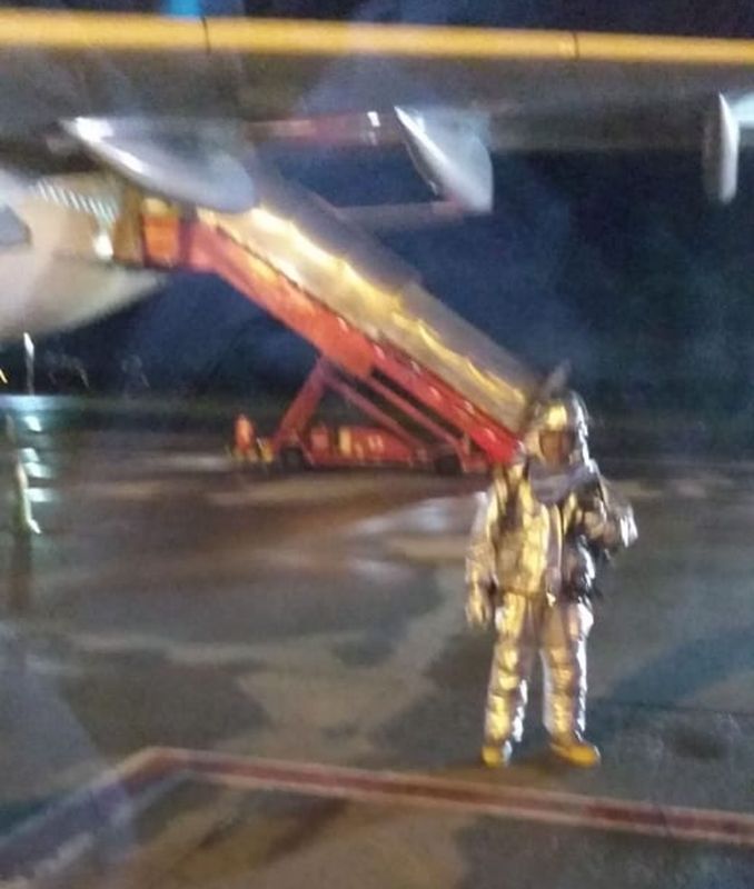 Pánico en vuelo de Aerolíneas Argentinas: aterrizó de emergencia en Bogotá