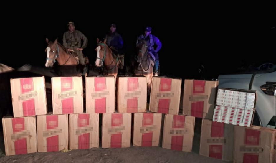 No eran los reyes magos, pero trasladaban una gran carga de mercadería clandestina en tres caballos