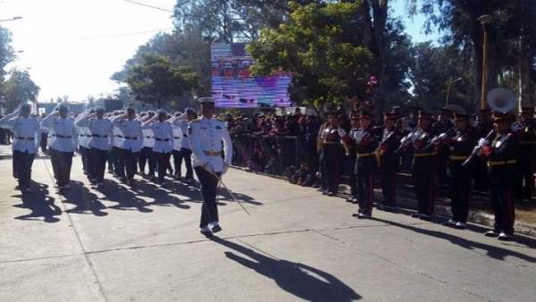 Video | El desfile cívico militar coronó la celebración por los 465 años de Santiago