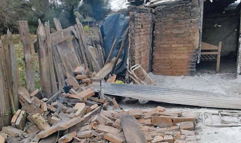 Incendian dos casas vecinas en Monte Quemado