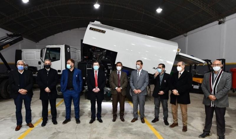 Zamora inauguró la planta de montaje y equipamiento de maquinarias de higiene urbana “Scorza”